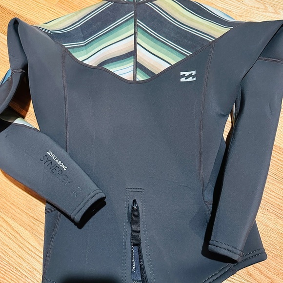 Billabong Black and Striped Wetsuit Top - Picture 2 of 4